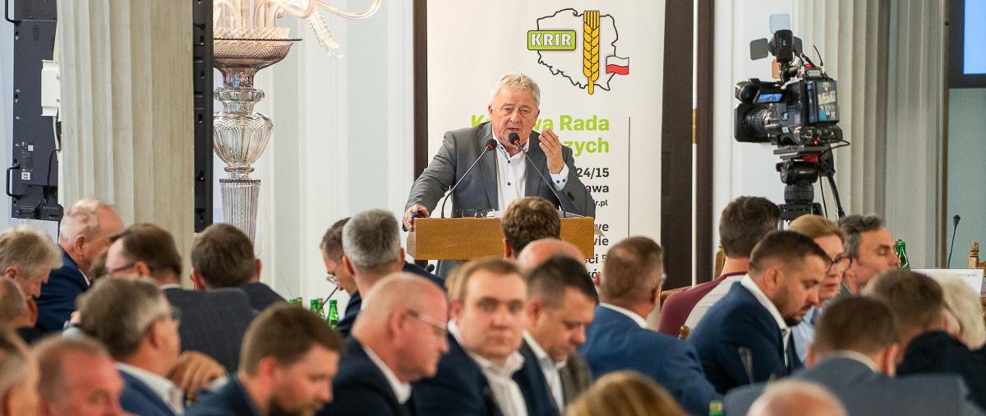 Minister Czesław Siekierski przemawia podczas konferencji KRIR (fot. MRiRW)